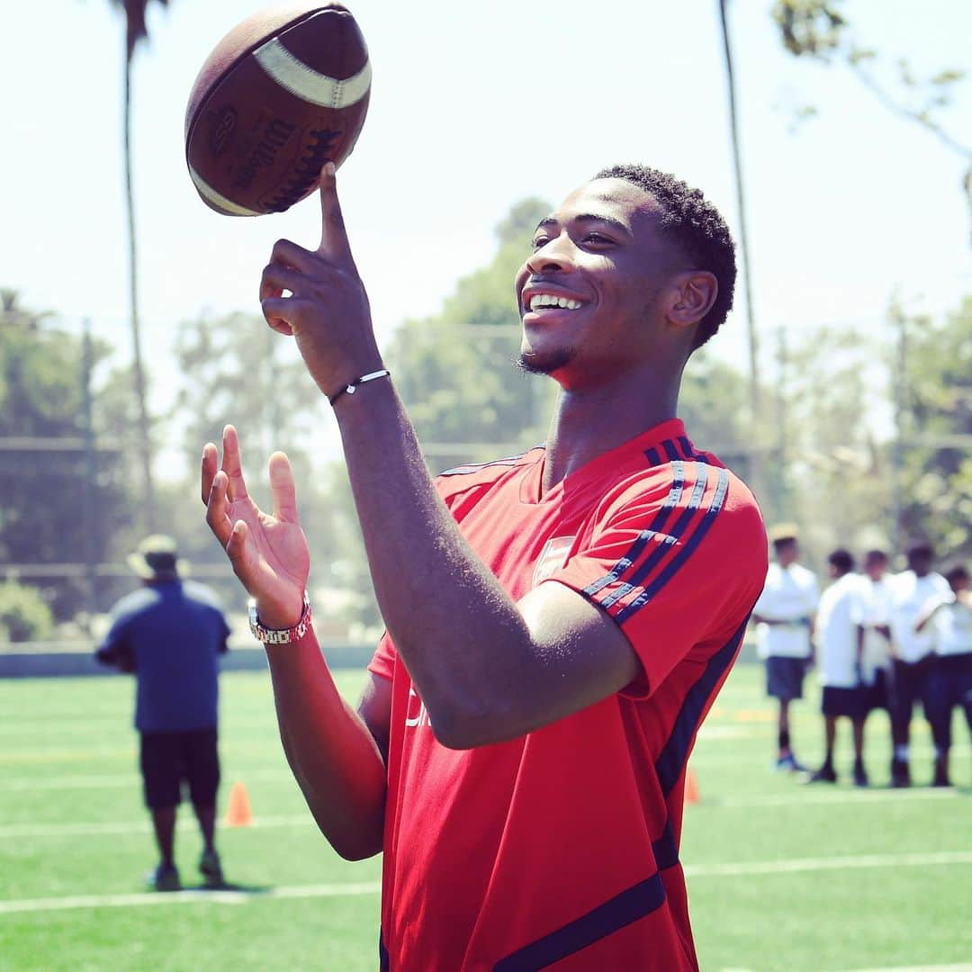 アーセナルFCさんのインスタグラム写真 - (アーセナルFCInstagram)「Ballin’ out in Cali 🏈 #afc #arsenal #arsenalfc #coyg #gunners #arsenalinusa #usa #LA #losangeles #california #🇺🇸」7月16日 4時49分 - arsenal