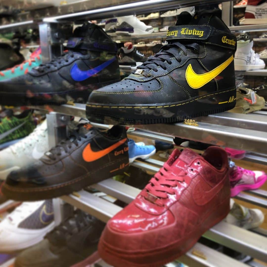 ニック・ハイドフェルドさんのインスタグラム写真 - (ニック・ハイドフェルドInstagram)「Sneakers beyond imagination @flightclub 😍 #newyork Unfortunately or maybe luckily didn’t have all shoes in my size .. highest price tag for a pair 40’000,-USD. Have normal priced kicks as well. I only got 1 pair.. travel hand luggage. Thx for recommendation! @danc247  #sneakers #style #nike #shoes #airjordan #jordan #kicks #flightclub #mustvisit」7月16日 4時59分 - nickheidfeld
