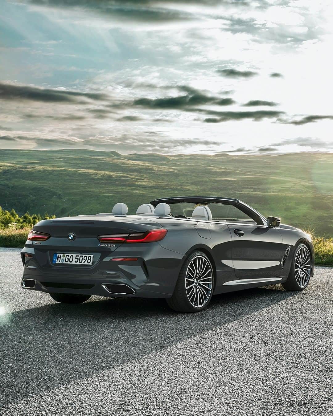 BMWのインスタグラム：「Creates a new perspective on the world. The BMW 8 Series Convertible. #THE8 #BMW #8Series __ BMW M850i xDrive Convertible: Fuel consumption in l/100 km (combined): 10.0 - 9.9. CO2 emissions in g/km (combined): 229 - 225. The values of fuel consumptions, CO2 emissions and energy consumptions shown were determined according to the European Regulation (EC) 715/2007 in the version applicable at the time of type approval. The figures refer to a vehicle with basic configuration in Germany and the range shown considers optional equipment and the different size of wheels and tires available on the selected model. The values of the vehicles are already based on the new WLTP regulation and are translated back into NEDC-equivalent values in order to ensure the comparison between the vehicles. [With respect to these vehicles, for vehicle related taxes or other duties based (at least inter alia) on CO2-emissions the CO2 values may differ to the values stated here.] The CO2 efficiency specifications are determined according to Directive 1999/94/EC and the European Regulation in its current version applicable. The values shown are based on the fuel consumption, CO2 values and energy consumptions according to the NEDC cycle for the classification. For further information about the official fuel consumption and the specific CO2 emission of new passenger cars can be taken out of the „handbook of fuel consumption, the CO2 emission and power consumption of new passenger cars“, which is available at all selling points and at https://www.dat.de/angebote/verlagsprodukte/leitfaden-kraftstoffverbrauch.html.」