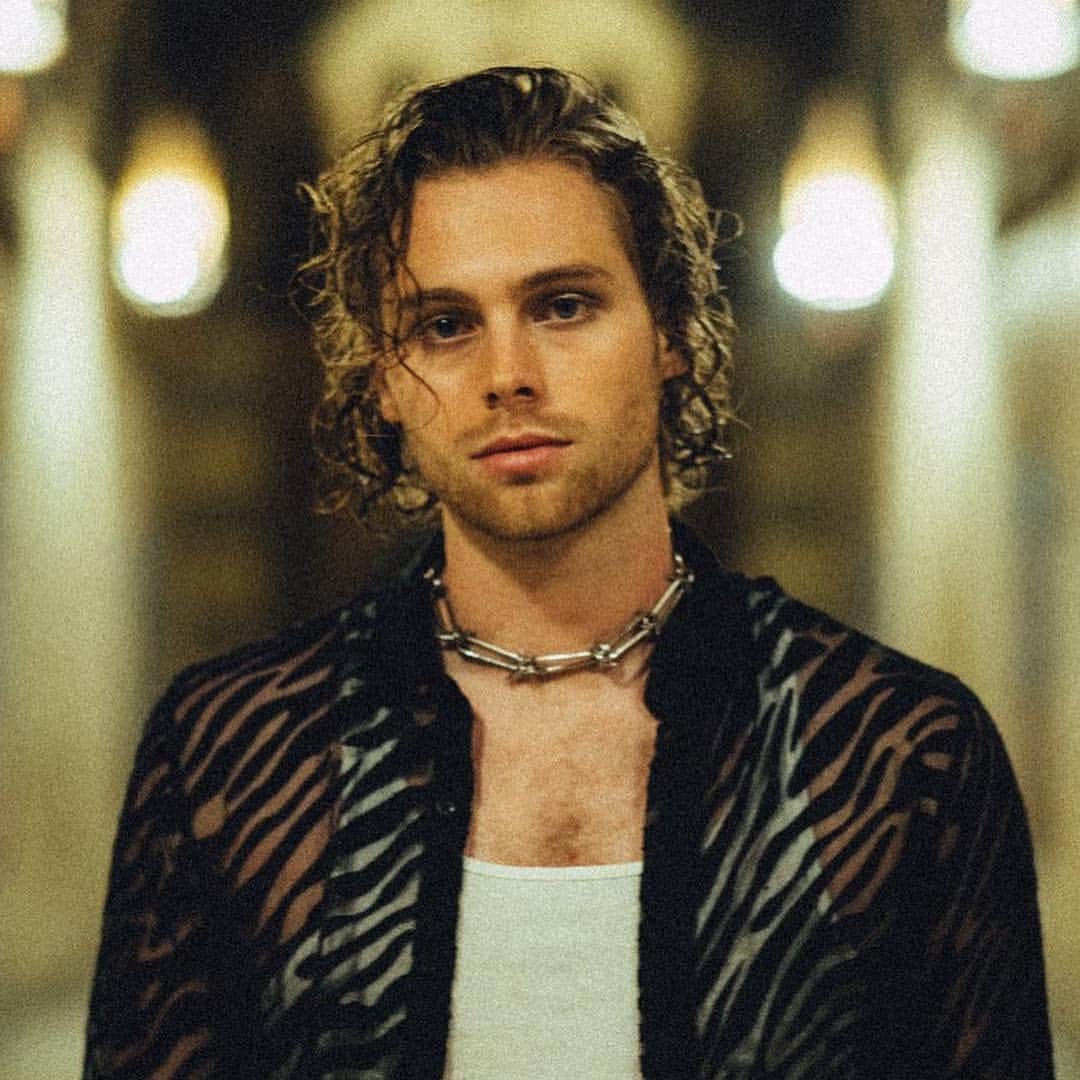 5 Seconds of Summerさんのインスタグラム写真 - (5 Seconds of SummerInstagram)「Happy 23rd Birthday to our lead man @lukehemmings. You’re a kind soul and an unparalleled, ever flourishing talent. We love and appreciate you! Here’s to many more years!!! 🎂❤️」7月16日 15時54分 - 5sos