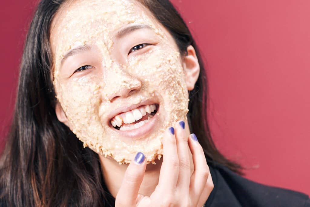 ラッシュジャパンさんのインスタグラム写真 - (ラッシュジャパンInstagram)「#LushFaceMask - Nat  お肌や心が疲れたなと感じるときは、いつも『#ご褒美の週末 』。英語の “Oatifix”の名前の通り、なんでも自動修復してくれるような気持ちになる。 甘いデザートのようなフェイスマスクで、気分もお肌ももちもちに満たされるから、洗い流す頃には明日が楽しみに！ #LushJapan #LushCosmetics」7月16日 14時27分 - lushjapan