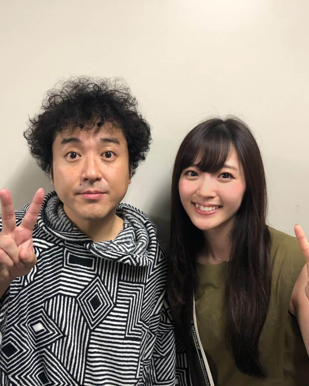 鈴木愛理さんのインスタグラム写真 - (鈴木愛理Instagram)「✴︎ 先日、シス・カンパニー公演「恋のヴェネチア狂騒曲」観劇してきました！！！💗 . もうずっとずっと笑ってました😂福田雄一監督作品のファンとしては、いち空間でファンの皆様と同じ気持ちで笑えたことが幸せでした❣️主演のムロツヨシさん、やっぱりとことん最強に絶妙で面白かったです😂改めて共演させていただけた事に感謝しました!!!ラストまで体調に気をつけて頑張ってください！！！💗 #緊張すると #顔が硬直して #違う顔になる説が発祥した写真を #2枚目に #笑 . #恋のヴェネチア狂騒曲  #福田雄一 監督 #ムロツヨシ さん #堤真一 さん #吉田羊 さん #賀来賢人 さん #若月佑美 さん #池谷のぶえ さん #野間口徹 さん #粕谷吉洋 さん #大津尋葵 さん #春海四方 さん #高橋克己 さん #浅野和之 さん」7月16日 14時40分 - airisuzuki_official_uf