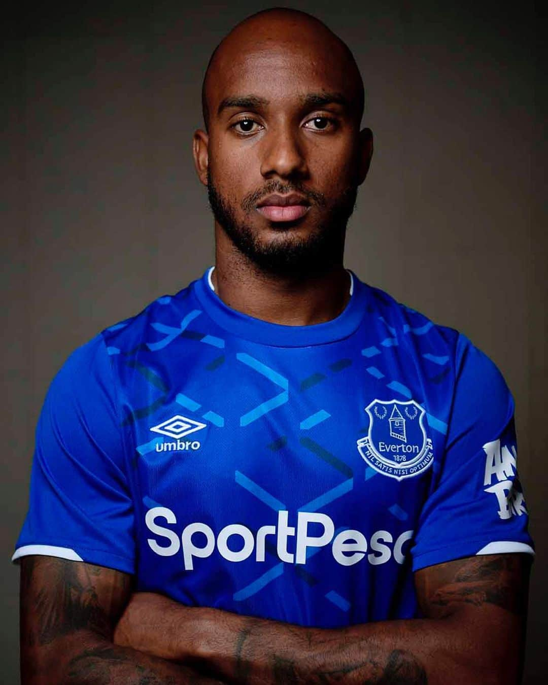 エヴァートンFCさんのインスタグラム写真 - (エヴァートンFCInstagram)「Life in royal blue. 🔵 • • • #delph #fabiandelph #everton #welcome #transfer #mancity #coyb #blues #toffees #nsno #premierleague #pl」7月16日 14時58分 - everton