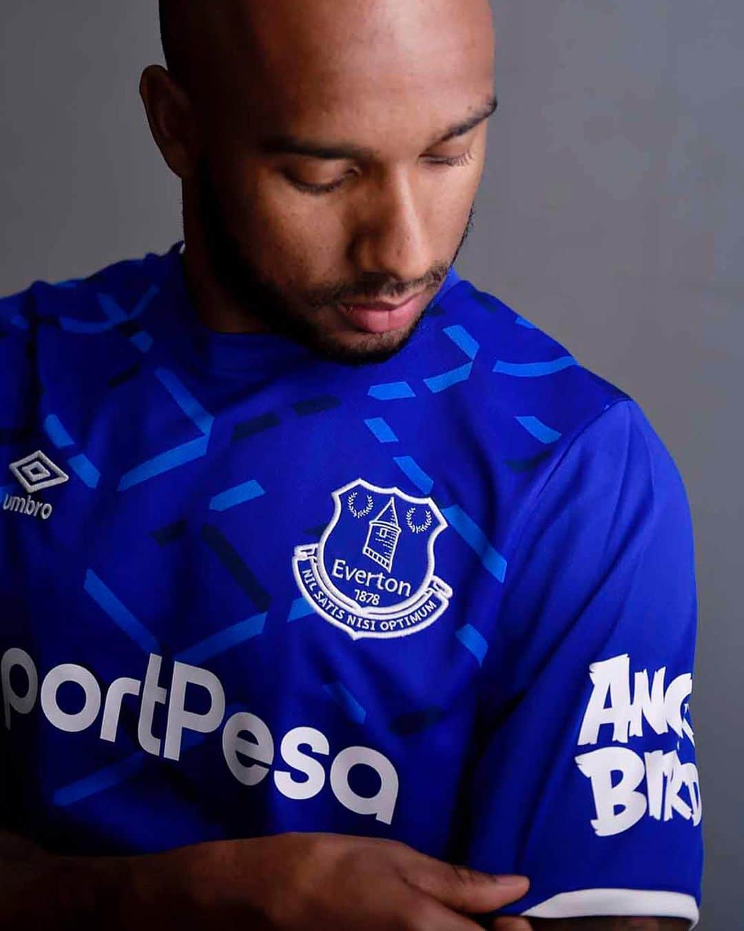 エヴァートンFCさんのインスタグラム写真 - (エヴァートンFCInstagram)「Life in royal blue. 🔵 • • • #delph #fabiandelph #everton #welcome #transfer #mancity #coyb #blues #toffees #nsno #premierleague #pl」7月16日 14時58分 - everton