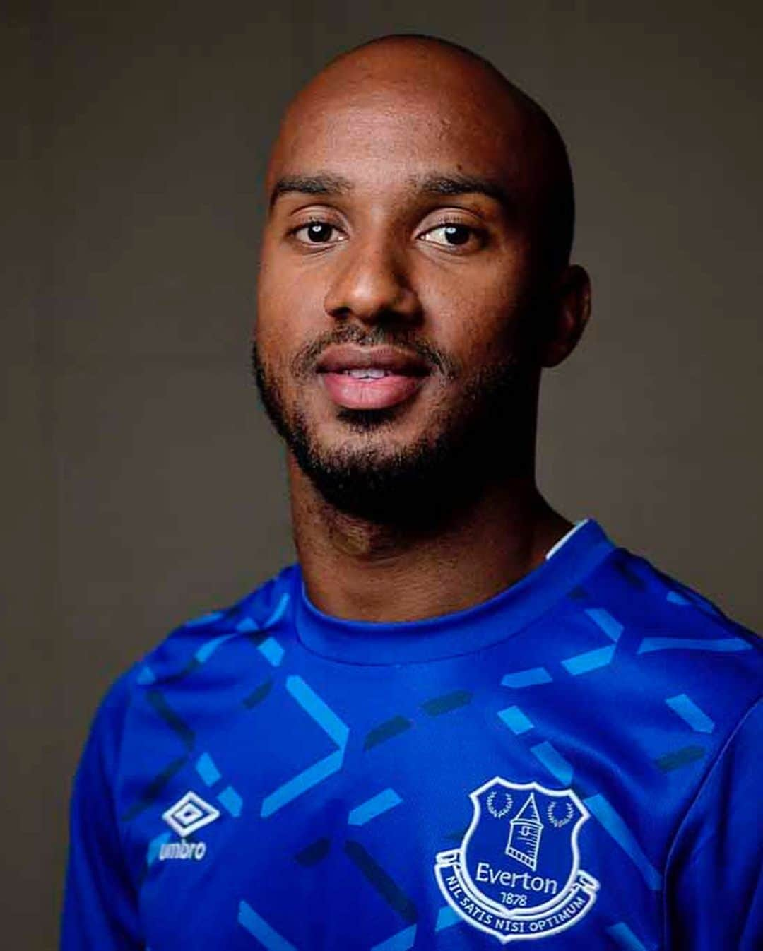 エヴァートンFCさんのインスタグラム写真 - (エヴァートンFCInstagram)「Life in royal blue. 🔵 • • • #delph #fabiandelph #everton #welcome #transfer #mancity #coyb #blues #toffees #nsno #premierleague #pl」7月16日 14時58分 - everton