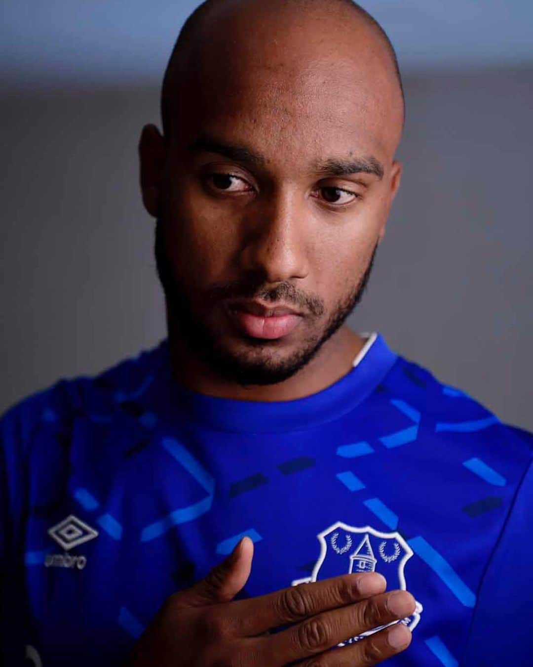 エヴァートンFCさんのインスタグラム写真 - (エヴァートンFCInstagram)「Life in royal blue. 🔵 • • • #delph #fabiandelph #everton #welcome #transfer #mancity #coyb #blues #toffees #nsno #premierleague #pl」7月16日 14時58分 - everton