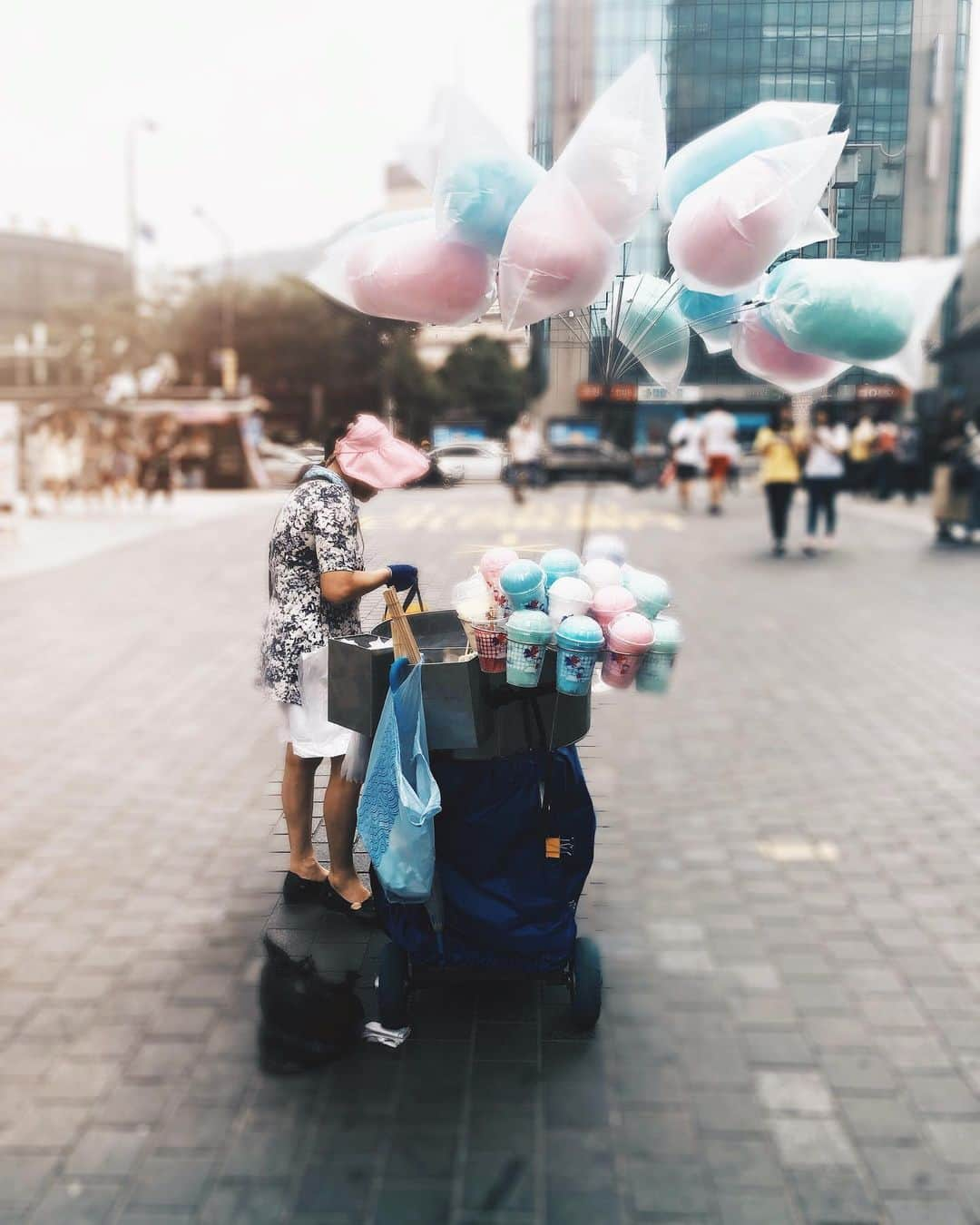 伊東大輝さんのインスタグラム写真 - (伊東大輝Instagram)「綿飴叔母様。w ピンクビーチ感。😍 #cottoncandy #korea」7月16日 15時08分 - daikiitoh