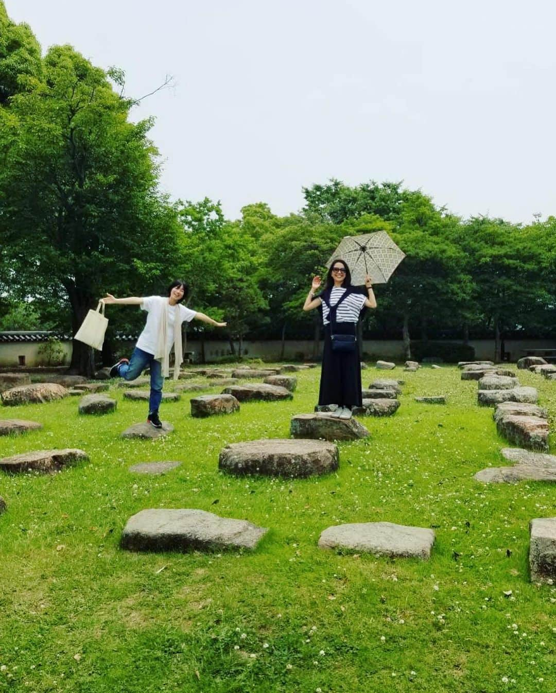 羽田美智子さんのインスタグラム写真 - (羽田美智子Instagram)「私は旅が大好き💕 先日、岡山にお仕事で伺った時、ちょっと時間を見つけて岡山城を散策しました。 旅っていいなー。新しい発見と出会いがありますもんね！！ 今夜はナレーションでイタリア、ジェノバを旅します✈️ 『世界ふれあい街歩き』「坂道を愛する人たち ジェノバ〜イタリア〜」夜8時からNHKBSプレミアムで放送です。 そしてその後はフジテレビ『空旅をあなたへ－PREMIUM SKY－』では広島を旅しています。  両方ナレーションなんだけど、、本当に行った気になれる特技を私は持ってるようです😊 そしてそして、明日はNHK「あさイチ」にお邪魔する予定です😉 良かったら、見てくださいね💓 #世界ふれあい街歩き #街歩き #空旅をあなたへ #空旅 #ナレーション #あさイチ #岡山 #旅」7月16日 15時05分 - michikohada