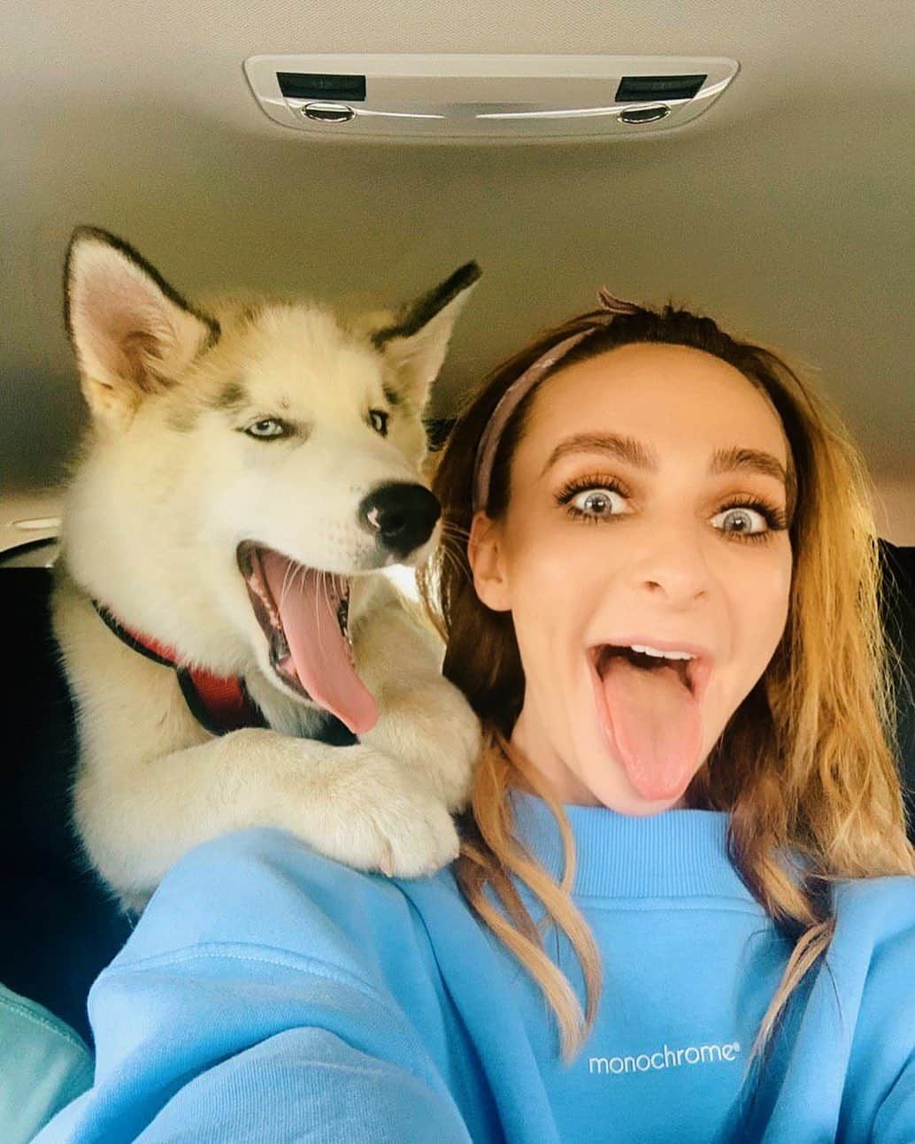 RU.TVさんのインスタグラム写真 - (RU.TVInstagram)「📸 Крутое селфи от Кати Варнавы @kativarnava не может не вызвать улыбку. ⠀ 🎈 А что еще заставило улыбнуться тебя сегодня? ⠀ #rutv #рутв #екатеринаварнава」7月16日 15時30分 - ru_tv