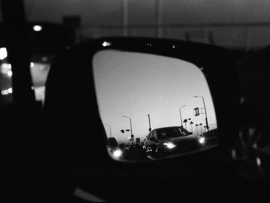 田島貴男さんのインスタグラム写真 - (田島貴男Instagram)「Side Mirror #leica #trix400 #自家現像」7月16日 15時31分 - tajimatakao