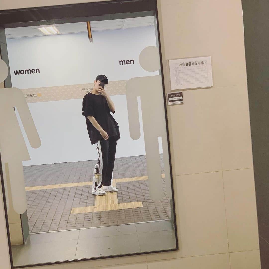 チ・ミンヒョクのインスタグラム：「동네백수패션😅」