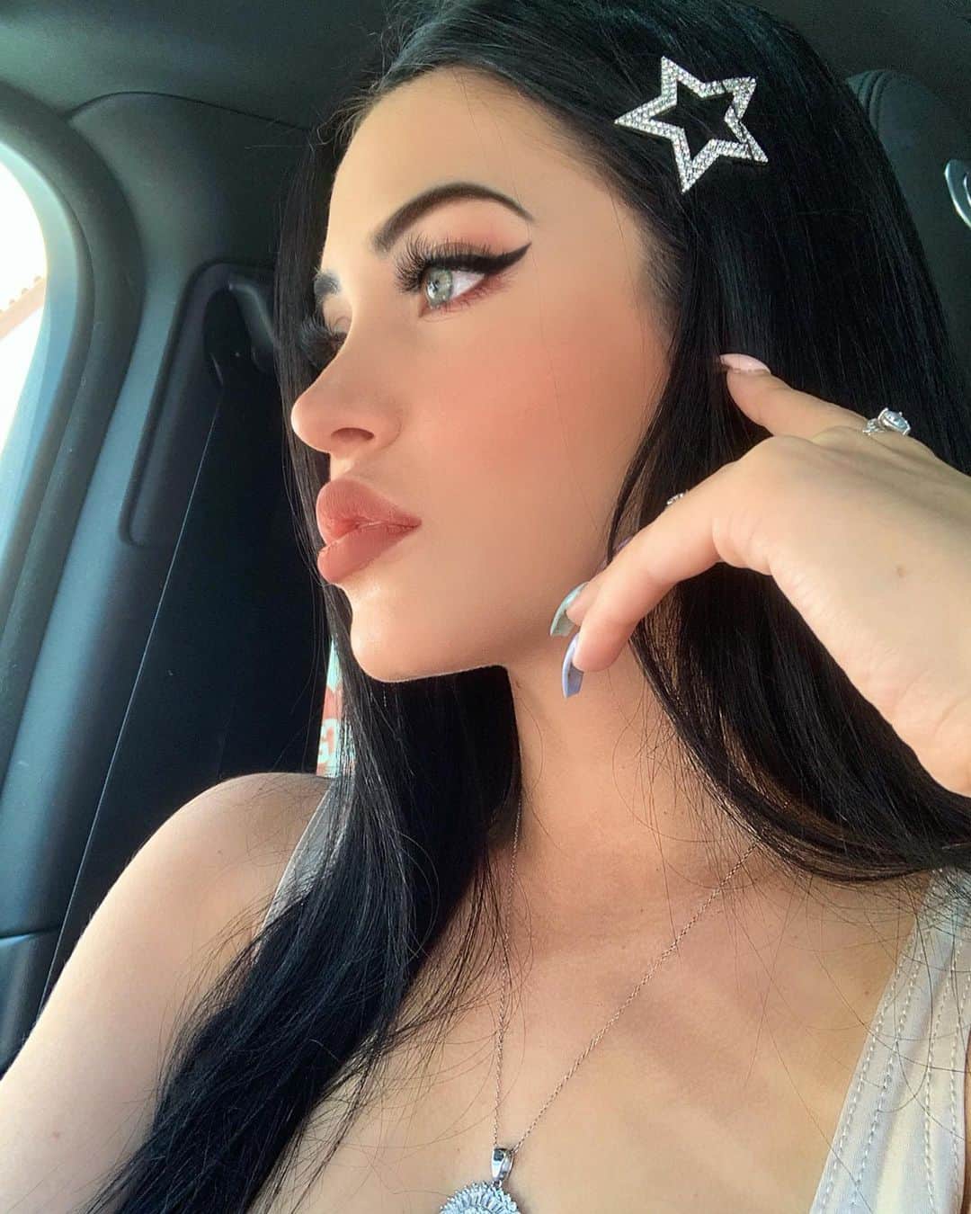 Claudia Alendeさんのインスタグラム写真 - (Claudia AlendeInstagram)「what time is it where you are?」7月16日 7時07分 - claudiaalende
