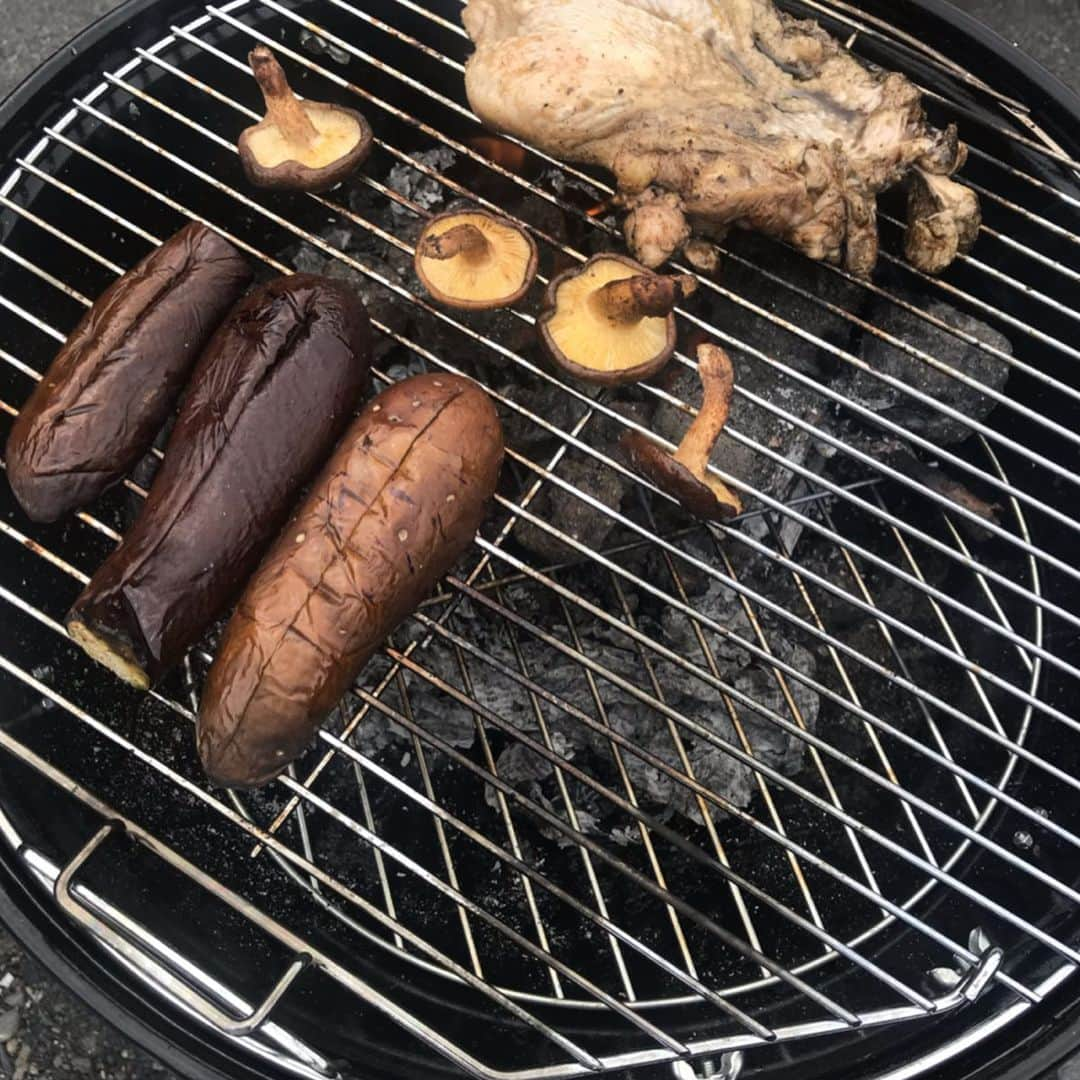 イルマニアさんのインスタグラム写真 - (イルマニアInstagram)「今年はBBQで食べる専門じゃなくて焼く専門になってらちょっとかっこいいとこ見せちゃおうと思ってる俺です😎 ✨ ・ ・ 3万円分くらい必要なセット買って形から完璧入る男www ・ ・ 令和元年初BBQは火を起こすのに苦労しましたwww 難しいー😂 ・ ・ #イルマニア #bbq#mcma#食べる担当#焼く担当#imranpotato #illmatic#gballer#summer#梅雨#outdoor#ジャークチキン」7月16日 7時00分 - mcma0821