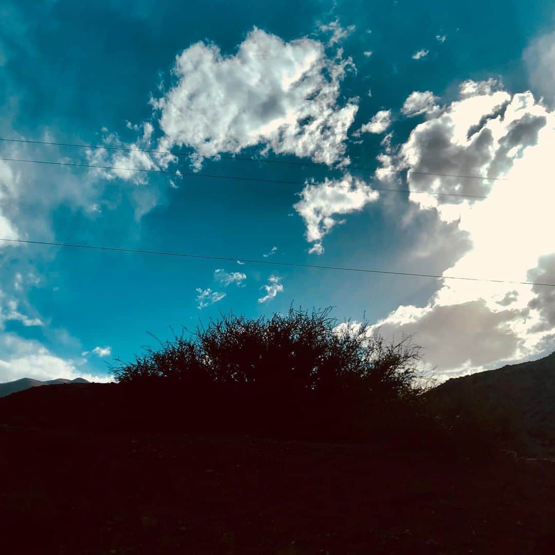 シシド・カフカさんのインスタグラム写真 - (シシド・カフカInstagram)「. . この旅も 色々な空を見る . . 空を撮るのが どうやら好きなようです」7月16日 7時14分 - shishido_kavka