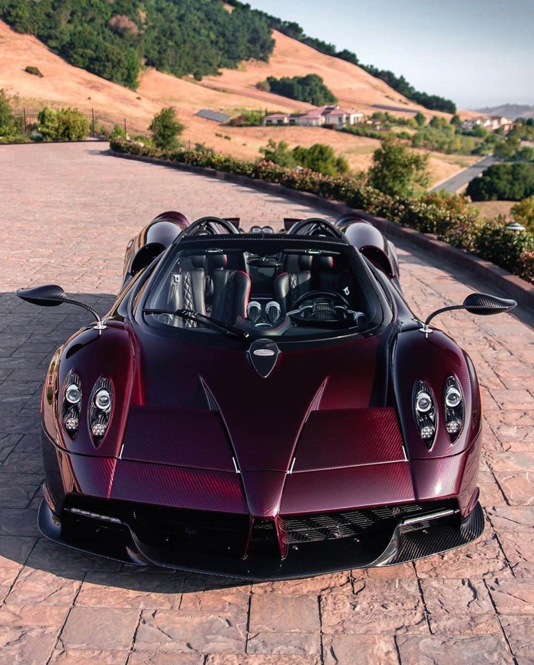 CarsWithoutLimitsさんのインスタグラム写真 - (CarsWithoutLimitsInstagram)「Red Carbon Huayra Roadster Photo @themagicspoolbus  Owner @1slocrx  #carswithoutlimits #huayraroadster」7月16日 7時37分 - carswithoutlimits
