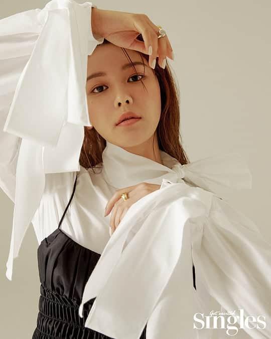 Just a girlさんのインスタグラム写真 - (Just a girlInstagram)「Soo Young @sooyoungchoi For SINGLES Magazine July Issue 🧡 . . . . . #최수영 #ChoiSooYoung #GirlsGeneration #SNSD #소녀시대 #少女時代  #koreangirl #asiangirl #맞팔 #셀스타그램 #얼스타그램 #데일리 #선팔 #인스타그램  #l4l #f4f  #like4like  #おしゃれ #オシャレ #いいね返し #フォロー #韓国人 #韓国 #セルカ #自撮り #ファッション #フォロー」7月16日 7時38分 - cecithegirl