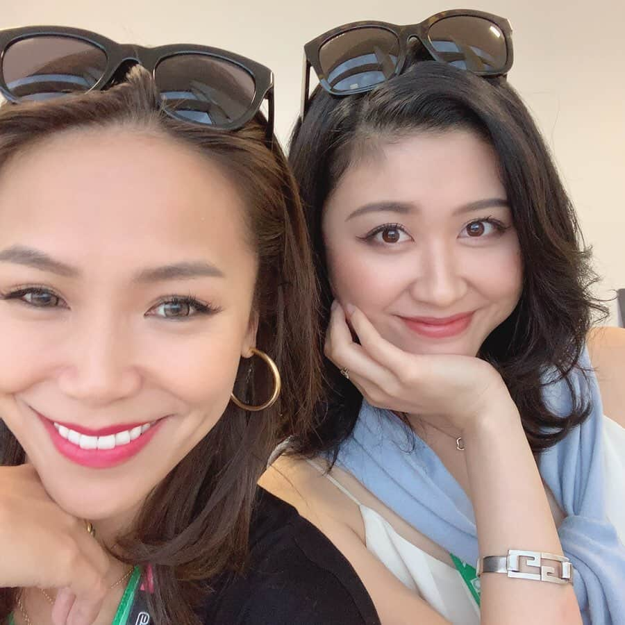 Rina Itagakiさんのインスタグラム写真 - (Rina ItagakiInstagram)「Memories from Silverstone🇬🇧 無事日本に帰ってきました〜🙌 * 写真は今回F1で一緒だったあこさん💗 初めましてだったのに、お互いカリフォルニア育ちだからか意気投合して、なんだか前から知ってるような感覚😆お姉ちゃんができたみたいで嬉しかった〜✌️ #formulaone #f1 #potd」7月16日 7時48分 - rinakoitagaki