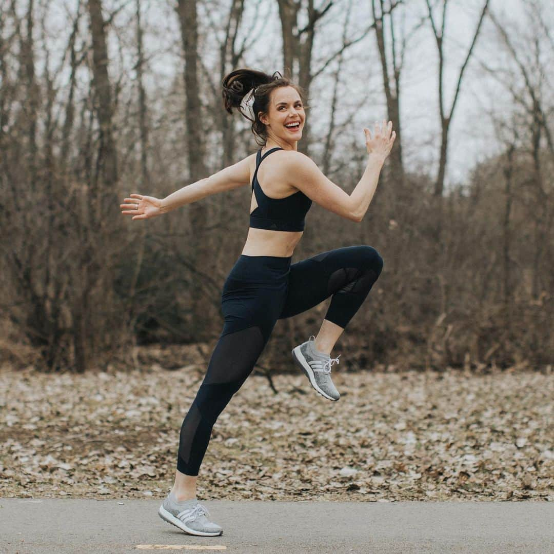 テッサ・ヴァーチュさんのインスタグラム写真 - (テッサ・ヴァーチュInstagram)「It's clear my passion for health and wellness runs deep. Exercising and taking care of my body serves as both a reminder of self-worth and a boost of self-confidence. Part of a complete care routine includes looking after my mouth with the #NewColgateTotal formula (otherwise how could I show how much these high knee interval runs make me smile 🤷🏻‍♀️) @Colgate #Colgate #ColgateSmile #Ad」7月16日 7時49分 - tessavirtue17