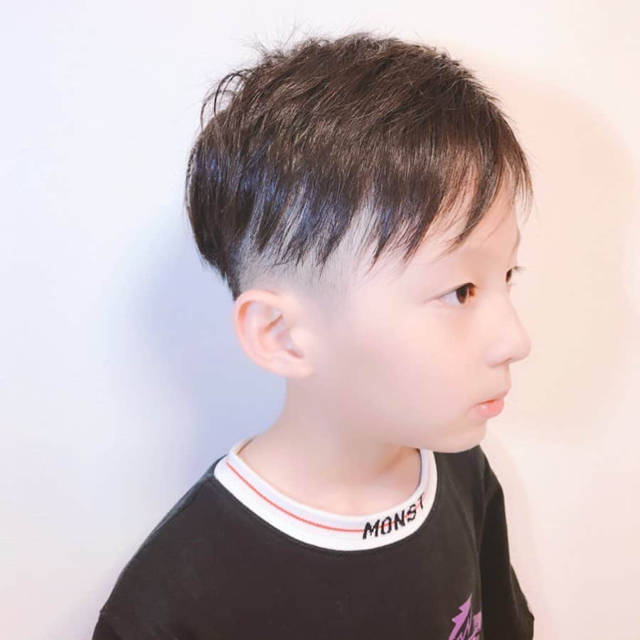 Atmmyさんのインスタグラム写真 Atmmyinstagram キッズカット 左長めのアシンメトリーカット モンストtシャツがちょっと気になるお年頃 小学生カット キッズカット 男の子髪型 キッズモデル 男の子ヘア ヘアカット ヘアサロン 男の子カット ツー