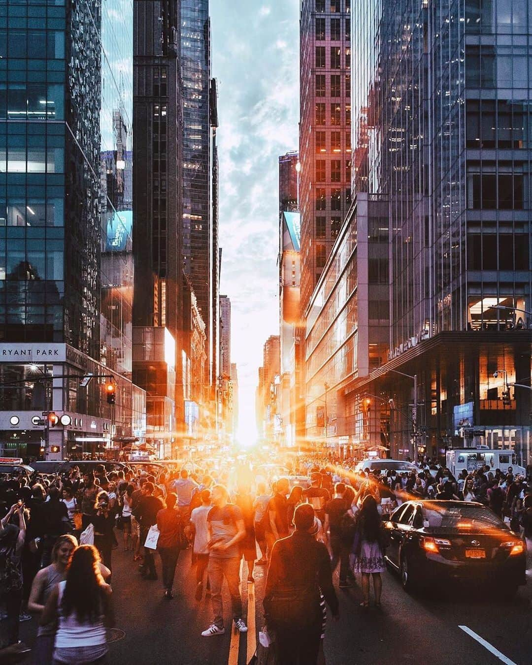 エリータハリさんのインスタグラム写真 - (エリータハリInstagram)「Endlessly inspired by this incredible city. #manhattanhenge 📸: @gmp3」7月16日 8時26分 - elietahari