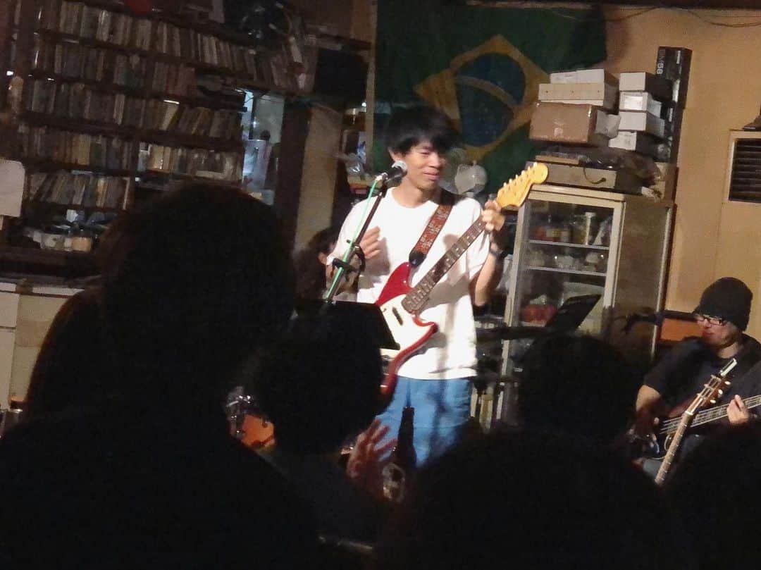 山田稔明さんのインスタグラム写真 - (山田稔明Instagram)「昨晩のGOMES THE HITMAN名古屋ブラジルコーヒーでのライブ、素晴らしい2時間半でした。最高だったな。またここでやりたい！と思いました。次は来月の大阪と加古川。 #gomesthehitman」7月16日 8時35分 - toshiakiyamada