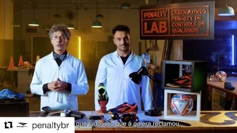 アレッサンドロ・ローザ・ヴィエイラのインスタグラム：「Se liga no recado da @penaltybr — #Repost @penaltybr with @get_repost ・・・ Quem joga futsal não engole qualquer coisa. E no 3º episódio do Laboratório Penalty de Controle de Qualidade a galera soltou o verbo pra mostrar que comprar calçado barato pode sair muito, muito, muito caro! Quem compara qualidade vai de Penalty! #Penalty #LaboratorioPenalty #QualidadePenalty」