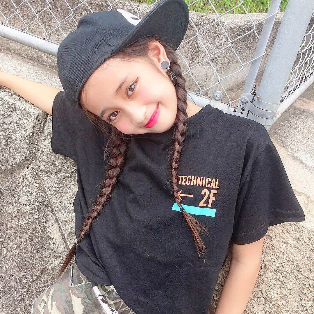 韓国子供服♡smilekids(すまいるきっず) さんのインスタグラム写真 - (韓国子供服♡smilekids(すまいるきっず) Instagram)「* * ☻ご覧頂き有難うございます☻ . . . 💛2019年春夏新作🍃💛 . . . . . ︎︎︎︎︎︎︎︎︎︎︎︎︎︎︎︎☑︎デザインが可愛い イアリング♥ 再入荷しましたが 在庫わずかです💦 . 一緒に着用している トップス、カモフラ柄ショートパンツも 在庫わずかです!! 是非、GETして下さい♥ . . ダンスの衣装などにもオススメです♡ . .  7.500円以上お買い上げ頂いた方は 送料無料となります。 尚、購入後は、同梱などは 受付ておりませんのでご了承下さい。 . . . ♡着画model みゆうchan ☺︎smilekids 専属model☺︎ @miiiina0910 . . . . . 🆕新作、続々入荷中♪ webで販売しています♡ . . . . ————————————————— . . web shop http://smilekids888.com/で販売しています← —————————————————— ★ゆうちょ振込での購入も可能です★ web shopより、在庫を確認後  商品名、サイズ、カラーをDMにて 連絡頂けると幸いです☺︎ 確認後のお返事になりますので お時間を頂く場合があります。 在庫が少ない場合や再入荷の人気商品は 取り置きが難しい事があります。 ご了承ください🥺 . . —————————————————— ご購入してくださった方へ✉️ @smilekids888 をタグ付けして投稿して頂いた方を ストーリーにて紹介させて頂きます😍  さらに‥抽選で‥ 毎月、５名様にお買い物で使えるクーポンを プレゼント🎁致します☺️ . 1等‥1.000円OFFクーポン(2名様) 2等‥500円OFFクーポン(3名様) . 沢山のタグ付けをお待ちしています😍  ____________________________________ . . . . . . . ☻webshopには.Instagramプロフより リンクでとべます✈︎✈︎✈︎ http://smilekids888.com/ . #熊本ママ #山鹿 #webshop #韓国子供服 #格安#お洒落を発信 #熊本 #キッズコーデ #キッズ#キッズファッション  #ig_kids #kids_japan #親バカ部  #kjp_ootd #今日の服 #kidsfashion #プチプラコーデ  #プチプラファッション #mamagirl #リンクコーデ#ママリ#smilekids #３歳#４歳#５歳#春#新作#instalove」7月16日 8時30分 - smilekids888