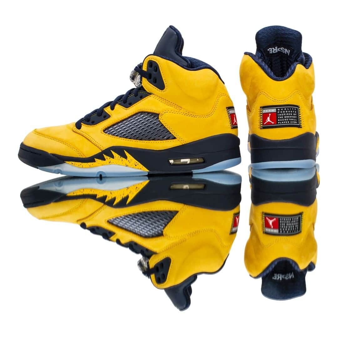 Flight Clubさんのインスタグラム写真 - (Flight ClubInstagram)「Sporting the collegiate color scheme of the University of Michigan's Wolverines, the Air Jordan 5 features a nubuck upper and a Team Jordan tag stitched on the heel for modified detailing.」7月16日 9時00分 - flightclub