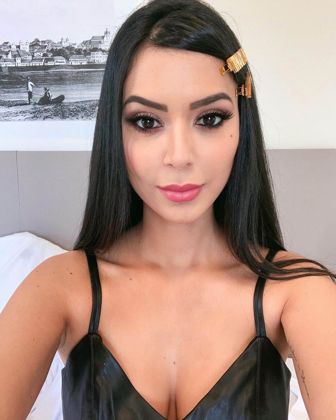 Gabriela Salesのインスタグラム：「Can u see me?」