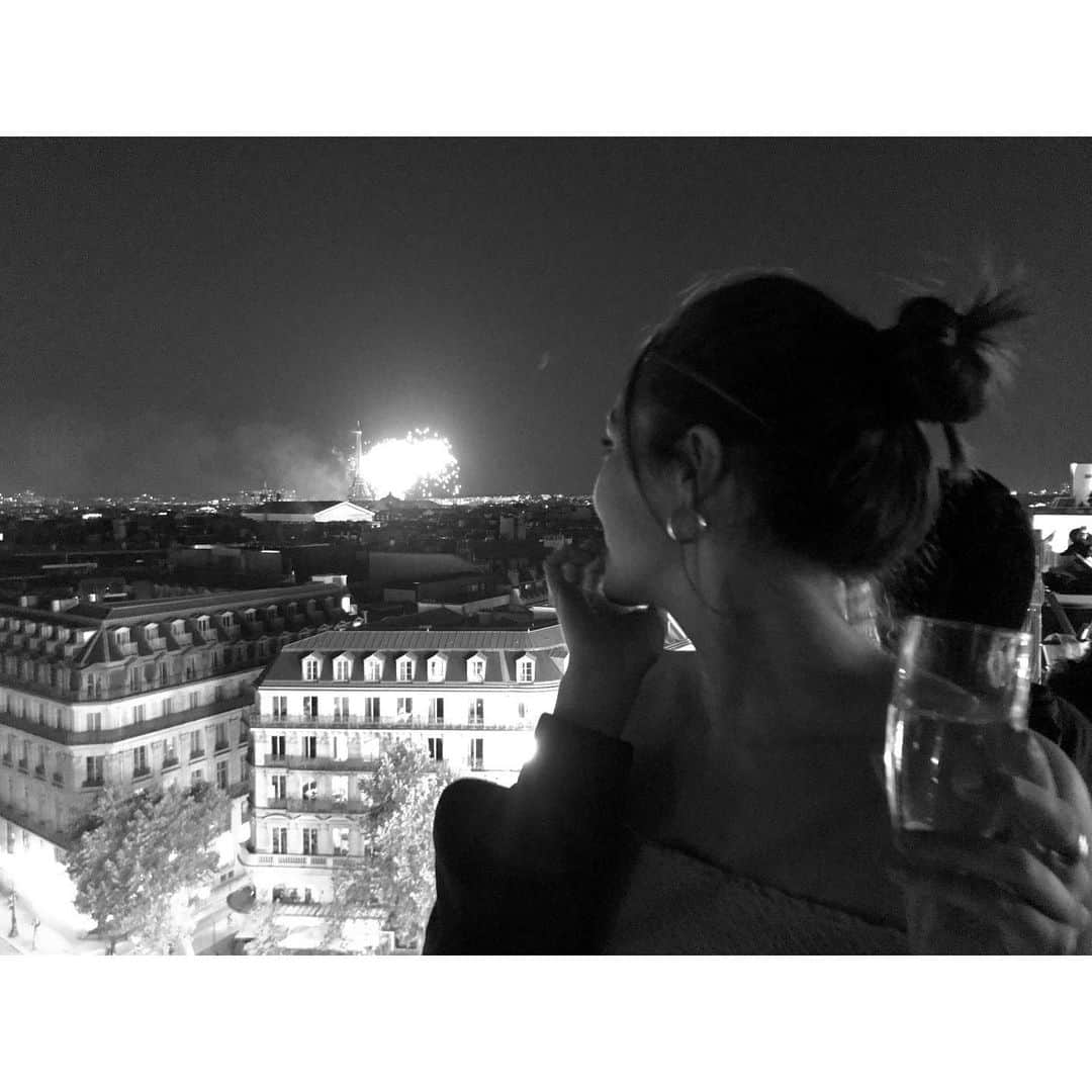 アリシア・デブナム・キャリーのインスタグラム：「C’est Magnifique」