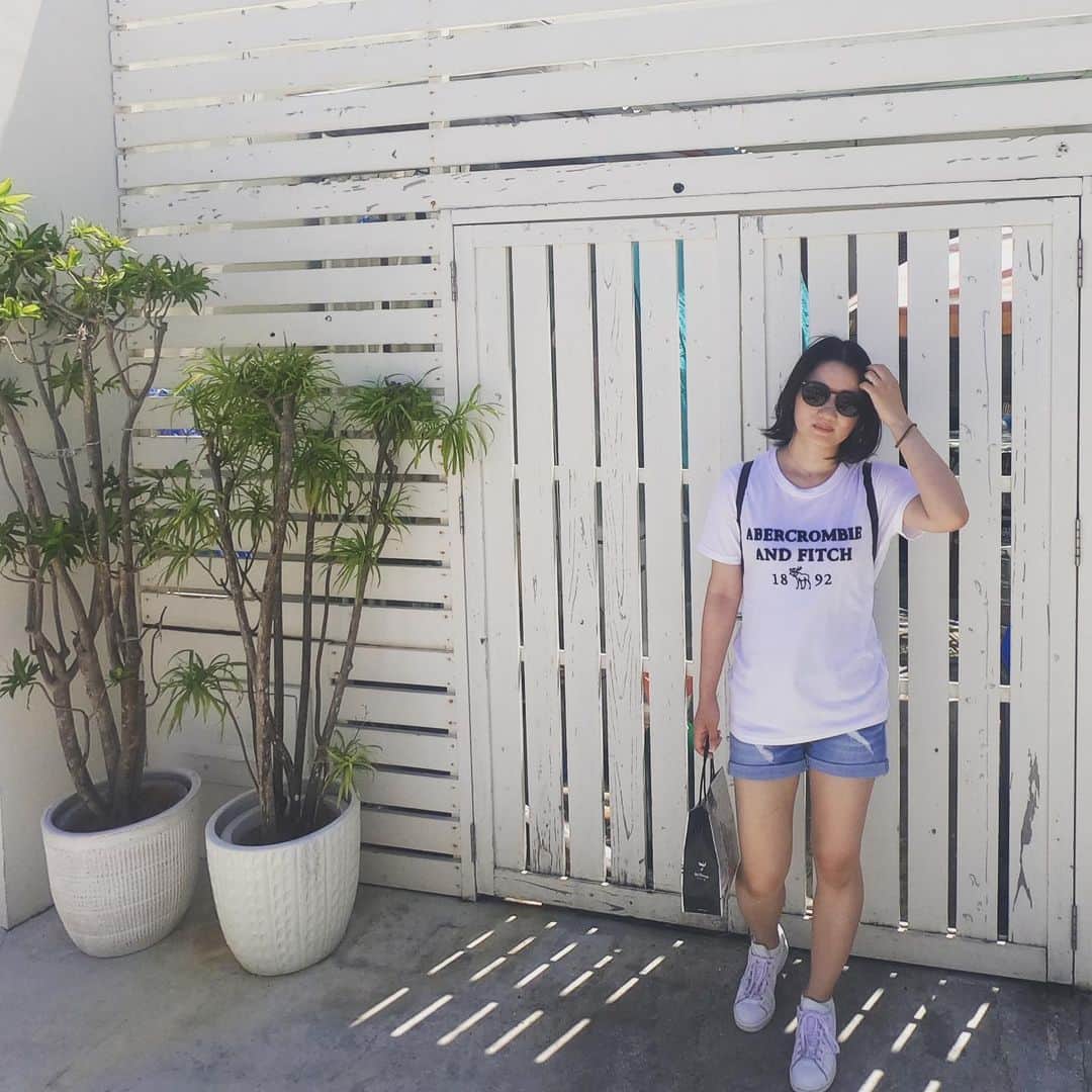 西平風香さんのインスタグラム写真 - (西平風香Instagram)「暑くてやべーよの写メ。 #沖縄だとショーパンとか履いちゃうよね #こっちじゃ履けない笑」7月16日 9時22分 - fuukanishihira