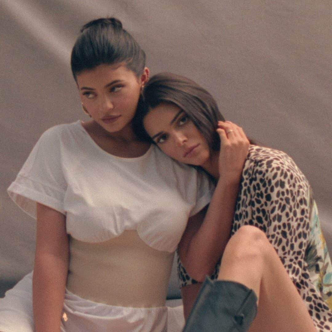 KENDALL + KYLIEさんのインスタグラム写真 - (KENDALL + KYLIEInstagram)「New summer styles now available @shopbop including our Corset T-Shirt Dress ✨ Link in bio to shop all #kendallandkylie」7月16日 9時29分 - kendallandkylie