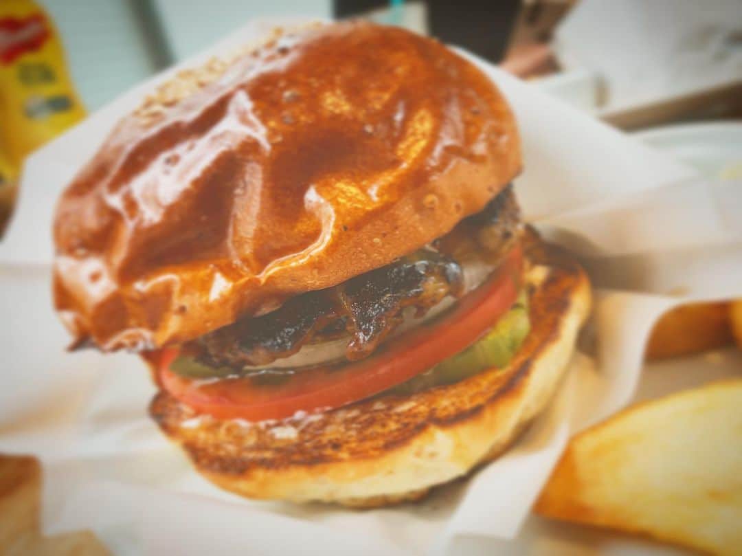 KYOHEYさんのインスタグラム写真 - (KYOHEYInstagram)「THE BURGER STAND FELLOWS 表参道🍔🍔﻿ ﻿ #ハンバーガー #hamburger #🍔 #表参道 #OMOTESANDO #THEBURGERSTANDFELLOWS #FELLOWS #東京 #TOKYO #lunch #ララランチ #personal #love #loveit」7月16日 9時30分 - kyohey5