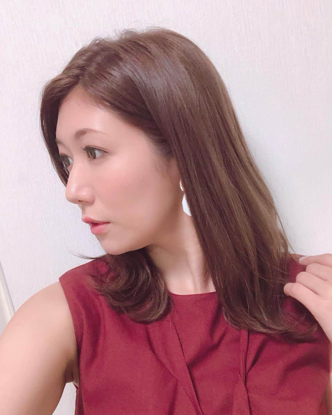 穂川果音さんのインスタグラム写真 - (穂川果音Instagram)「今日のヘアスタイルは、ストレートヘア外ハネver  #アベプラ #abematv  #weather #weatherforecast #気象予報士 #穂川果音 #instastyle #instahair  #ヘアアレンジ #巻き髪 #hair #hairstyle #hairarrange #ほかのん #hairstyles #イヤリング #hairstyling #おしゃれ #ストレートヘア #梅雨コーデ #ダウンスタイル #ゆる巻き #外ハネ #外はね」7月16日 9時44分 - hokawakanonn