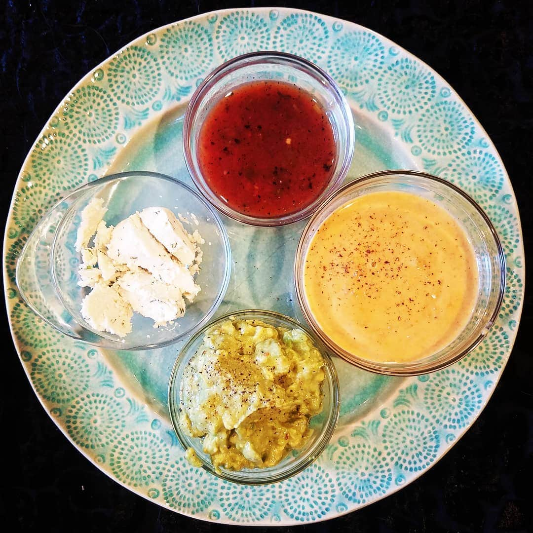 ガソリングラマーさんのインスタグラム写真 - (ガソリングラマーInstagram)「VEGAN SNACK TIME CHIVE CHEESE SALSA SAUSAGE QUESO GUACAMOLE 🌿🧀🍅🌶🌭🧀🥑🌶 @vtopian #chive #dill #vegancheese  @credofoods #chorizo #veganqueso #cashew #choriqueso via @mylkguys @sprouts #avocado  @yellowbirdsauce #serranosauce #hotsauce  @coconutsecretofficial coconut aminos  @mountainroseherbs smoked black pepper kiawe smoked salt  #tacupeto #smokedsalsa  #vegan #veganfood #whatveganseat #veganaf #vegansofinstagram #instavegan #veganrecipe #vegansnacks  @gasolineglamour  #gasolineglamour #vtopian #credofoods #sprouts  #yellowbirdhotsauce  #coconutsecret  #mountainroseherbs  #mylkguys」7月16日 9時50分 - gasolineglamour