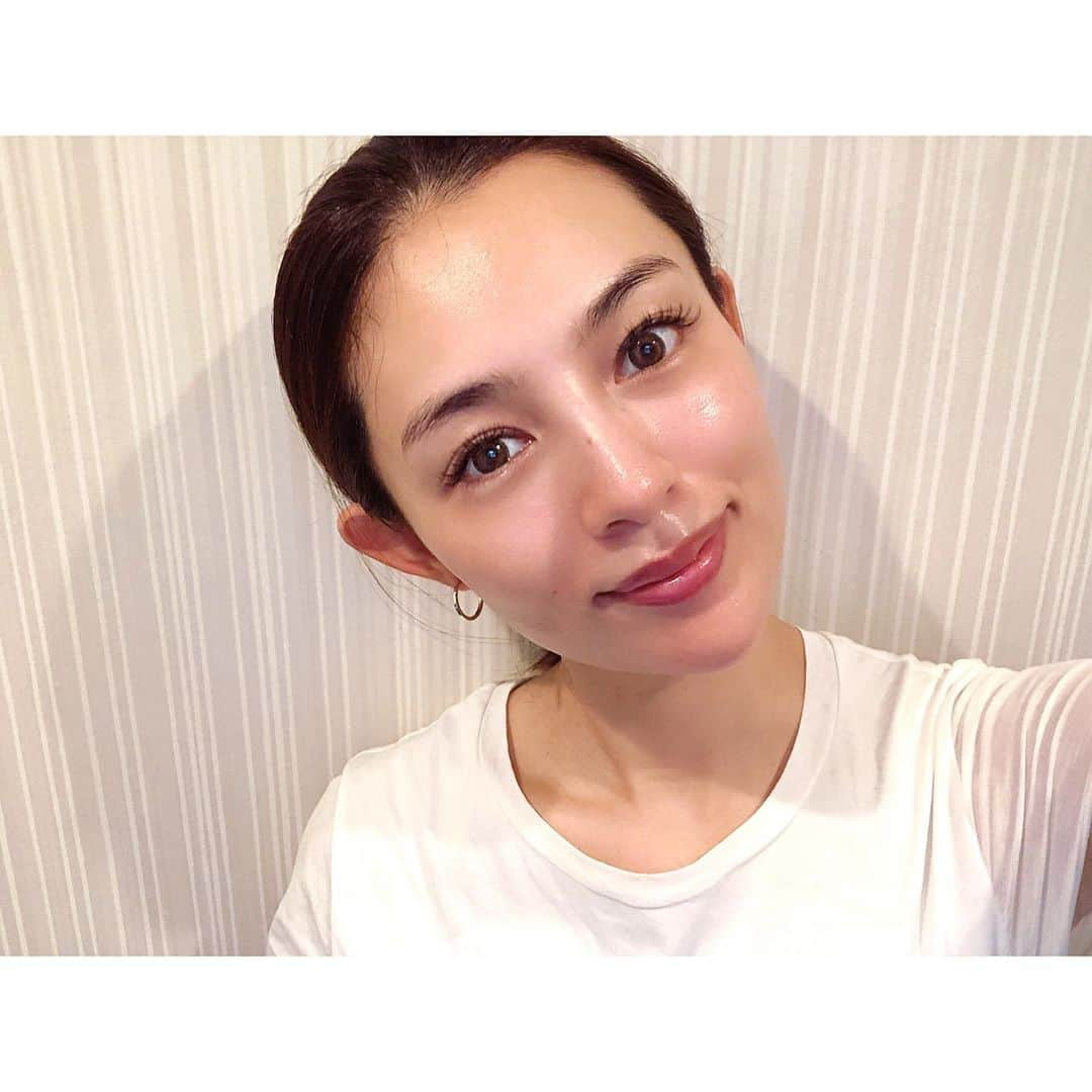 渡辺知夏子さんのインスタグラム写真 - (渡辺知夏子Instagram)「5年ぶりくらいに エステに行って、 光フェイシャルをしてみたよ😂✨ . 施術後なにもしてない状態だけど、潤っていい感じ✨  海に行っても自力で美白ケアしたりしてるから、これから月1位で光フェイシャルをしてお肌がどうなるかやってみます✋🏻 . 脱毛もお願いしたんだけど、全部で 1時間ちょいで、終わっちゃうからクイックでパッと行けるから続けられそう😂❤️ . B diamond  #bdiamond #美肌 #光フェイシャル #beautysalon #肌ケア  @b.diamond.roppongi」7月16日 9時50分 - chikako_724