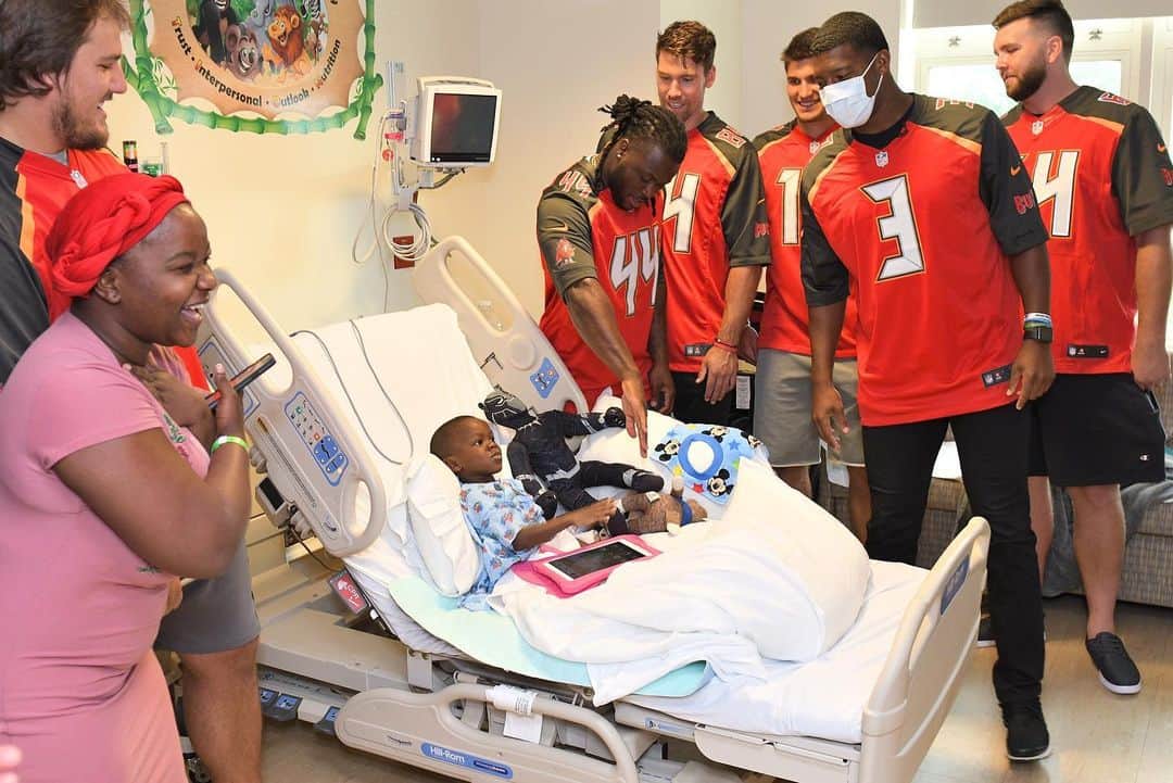 ジェームイス・ウィンストンのインスタグラム：「Thankful we had the privilege to spend time with the resilient,courageous, and incredible kids and families of @adventhealth! Encouraging others and giving back to our youth is a blessing and as @nfl athletes we are given the platform to make a lot of dreams come true. Saturday, @taylorsangerphotography , @cambroadnax and many other impactful figures helped make over 20 kids get an opportunity to ride in there favorite vehicle period! Thank you @adventhealth @taylorsangerphotography @cambroadnax car owners, teammates and everyone who made this event possible!」