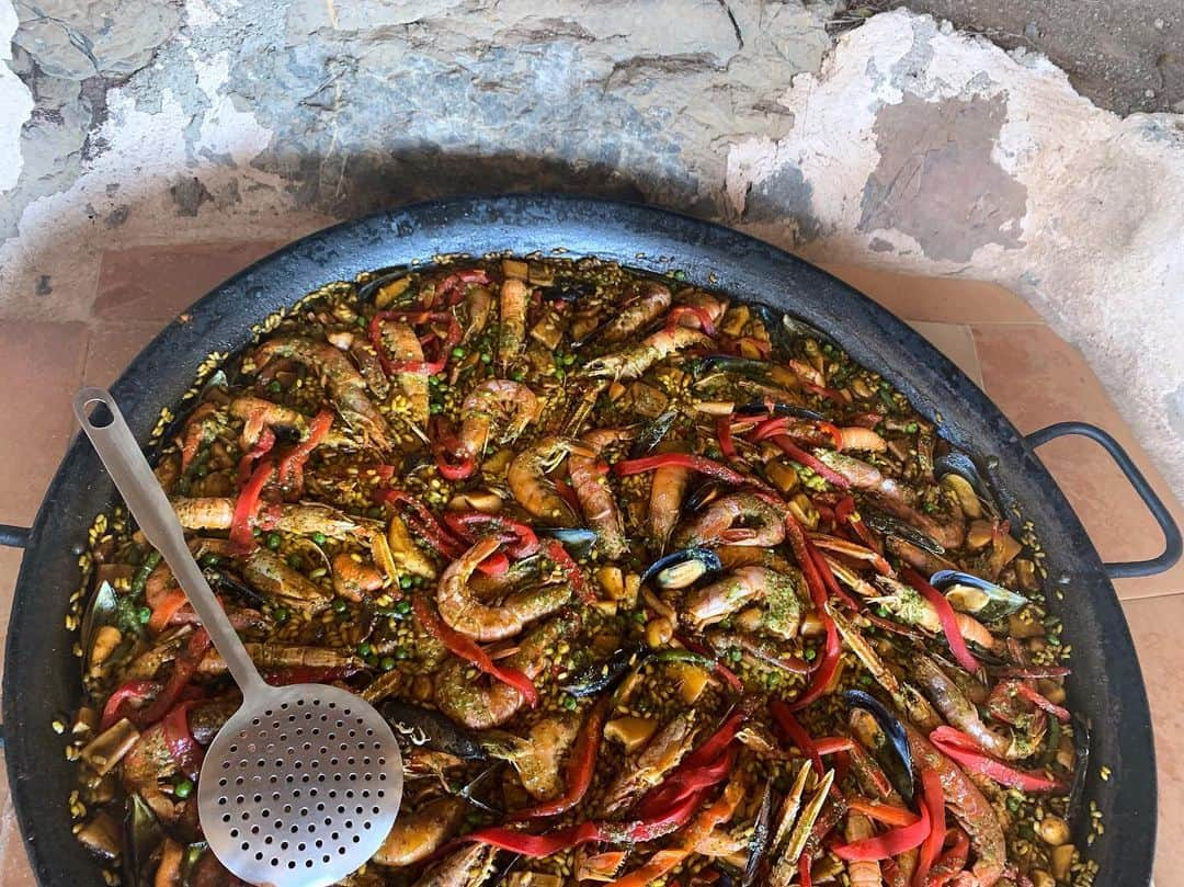 Laila Boonyasakさんのインスタグラム写真 - (Laila BoonyasakInstagram)「Paella ที่อร่อยที่สุดจานนี้กินได้ถึง 20 คน เลยนะเนี่ย」7月16日 10時19分 - chermarn