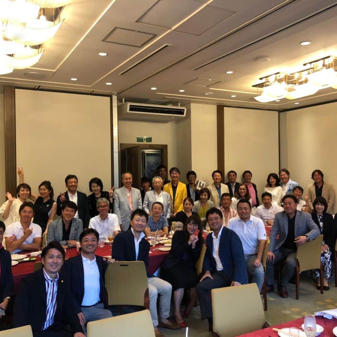 横田真一のインスタグラム：「ヨコタゴルフベース Bonne Santé de YOKOTA  in鳴沢ゴルフ倶楽部 ジョイントコンペ 皆さん楽しんで頂けたと思いますが、スタッフが1番楽しんでた😅 Bonne Santéのゆさんはニアピン２つで「ニアピン店長」とお客様から命名。ベースの宮崎はワインで0:00過ぎまで絶好調😆 あーー楽しかった」
