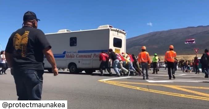 ジェイソン・モモアさんのインスタグラム写真 - (ジェイソン・モモアInstagram)「But of course the Extraction Team van broke down on its way here, AND the Mobile Command vehicle ran out of gas right at the entrance of the access road and had to get pushed off the road... . BY US. . #TMTshutdown」7月16日 10時22分 - prideofgypsies