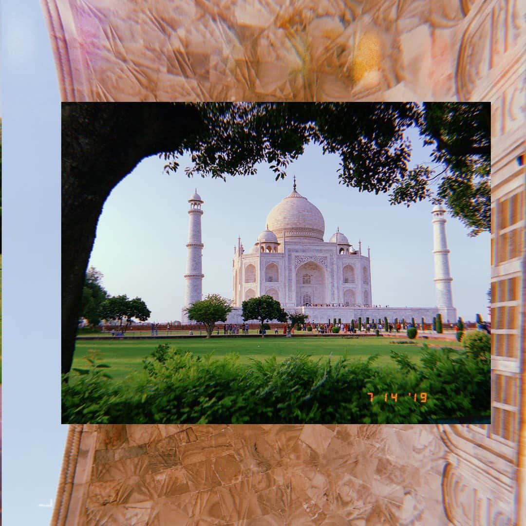 ショーン・エバリストさんのインスタグラム写真 - (ショーン・エバリストInstagram)「Taj Mahal 🇮🇳 “A love poem written in marble” . . . . 🎎 update: Just about 4 months of marriage and here we are in India. Been wanting to check this off for a while now, so happy we got to see this together as husband and wife. I don’t think words really suffice here, just truly thankful overall. Taj Mahal means “Crown of the Palace” and it seems like the person that dreamed this monument to life, truly wanted to honor their partner with such grand love. The lengths that went into constructing this place are incredible and feel beyond real, I can only imagine all the stories that lay deep within this compound. How wonderful that we get to bring this story of our own back home with us. 🏡」7月16日 10時40分 - shaunevaristo