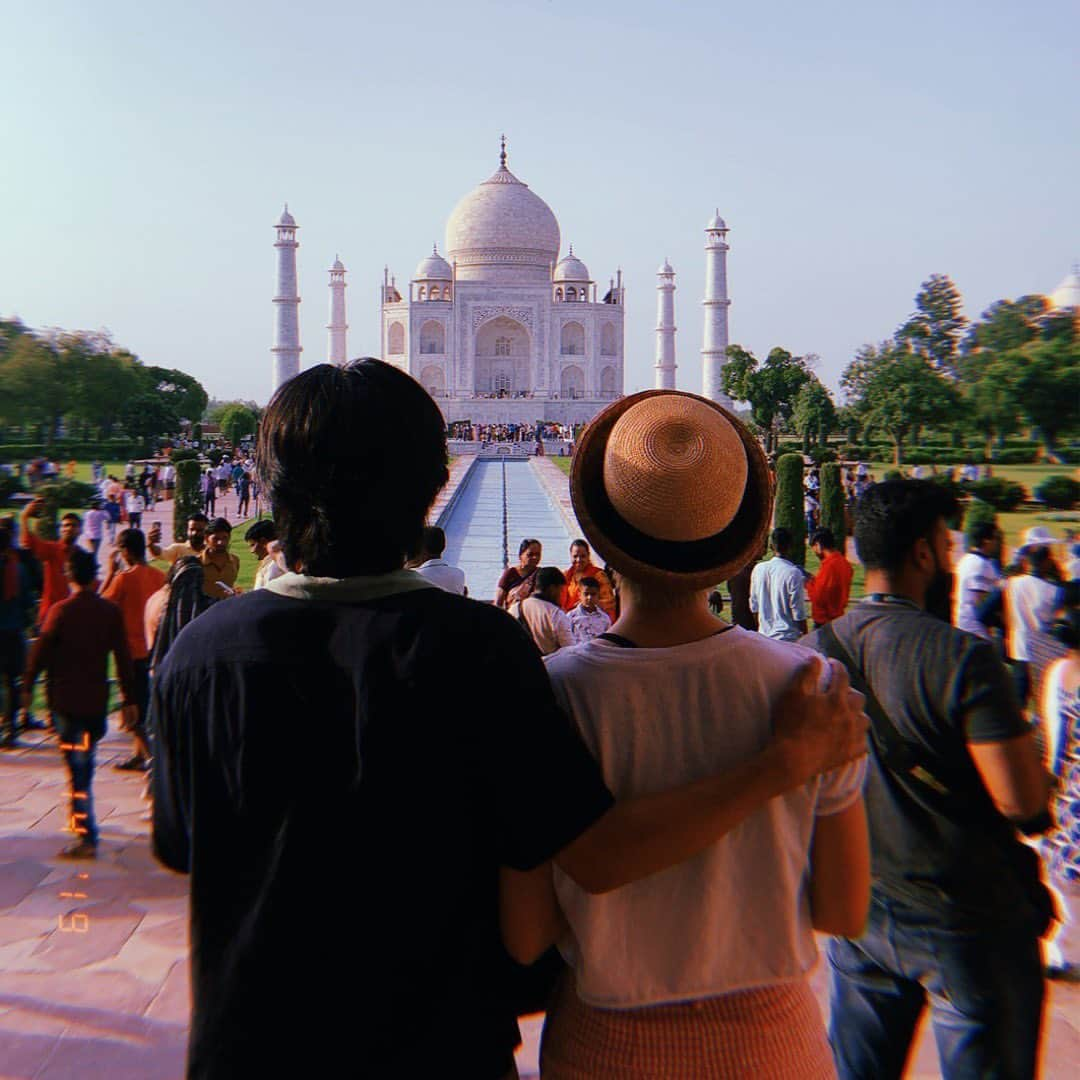 ショーン・エバリストさんのインスタグラム写真 - (ショーン・エバリストInstagram)「Taj Mahal 🇮🇳 “A love poem written in marble” . . . . 🎎 update: Just about 4 months of marriage and here we are in India. Been wanting to check this off for a while now, so happy we got to see this together as husband and wife. I don’t think words really suffice here, just truly thankful overall. Taj Mahal means “Crown of the Palace” and it seems like the person that dreamed this monument to life, truly wanted to honor their partner with such grand love. The lengths that went into constructing this place are incredible and feel beyond real, I can only imagine all the stories that lay deep within this compound. How wonderful that we get to bring this story of our own back home with us. 🏡」7月16日 10時40分 - shaunevaristo