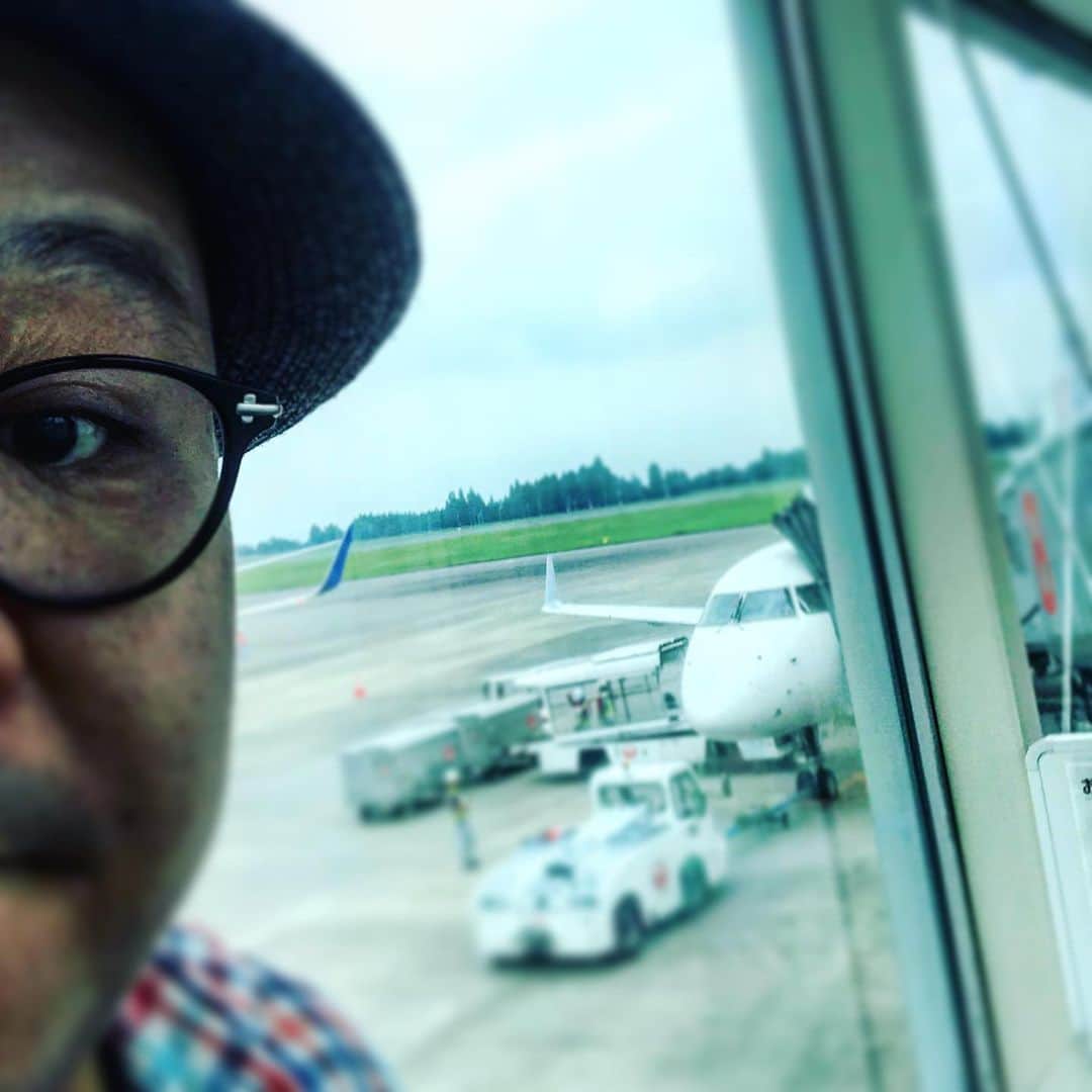 中沢ノブヨシさんのインスタグラム写真 - (中沢ノブヨシInstagram)「只今、鹿児島空港っす！！ 今回も、何がどうなるかわからないけど、とりあえず、  徳之島行ってきます！！！ #中沢ノブヨシ #徳之島 #soul #music」7月16日 10時49分 - nobuyoshinakazawa