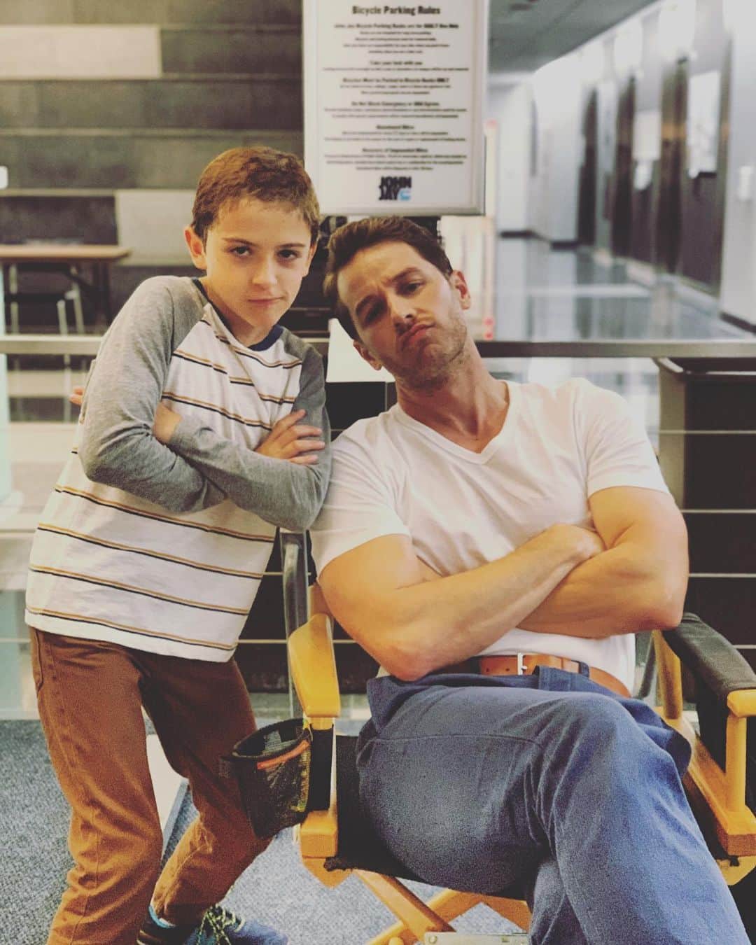 ジョシュア・ダラスのインスタグラム：「Like TV father, like TV son. #Manifest」