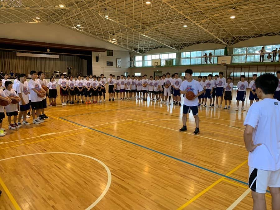 石井講祐さんのインスタグラム写真 - (石井講祐Instagram)「7/14【白井中学校、大山口中学校、印旛中学校、原山中学校】 サムライキャンプ実施‼︎ レイアップからドリブルプルアップまで基本のドリルを練習しました！地道な積み重ねがいつか大きな成果を必ずうむ！ これからのみんなの活躍を期待しています‼︎ フリースロー大会は過去1白熱した展開だったかも🏀 参加してくれた皆さんありがとうござました！ #サムライキャンプ #SAMURAICAMP #クリニック #石井講祐 #シュート力アップ」7月16日 11時18分 - ishiikosuke