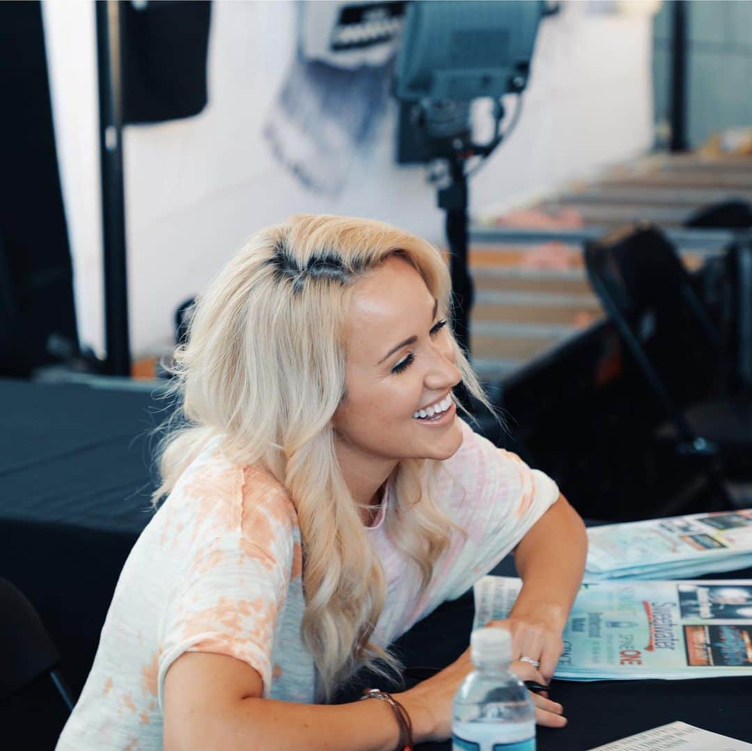 ブリット・ニコルのインスタグラム：「Love meeting all of you!!! 🥰」