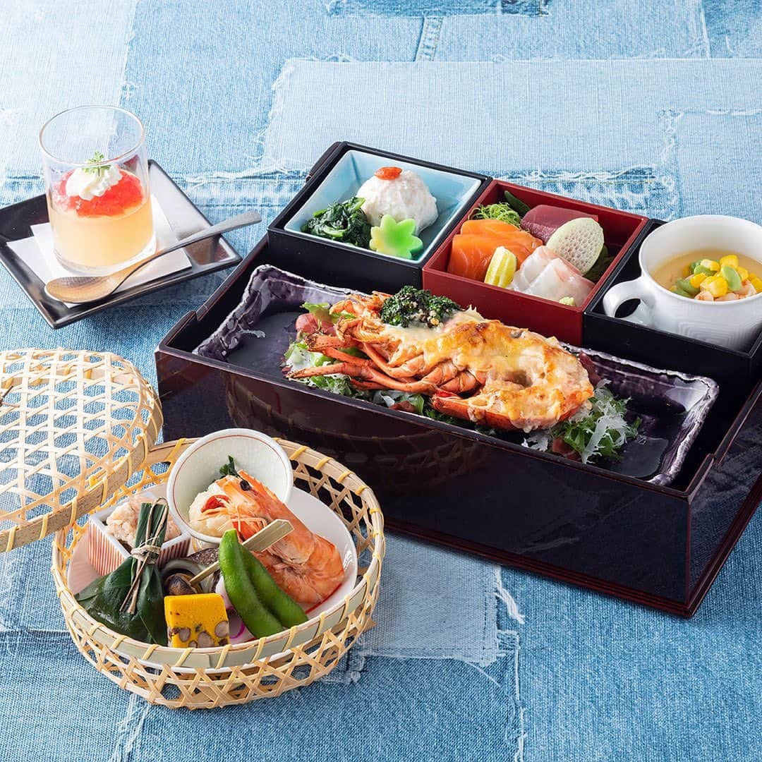 ヒルトン東京さんのインスタグラム写真 - (ヒルトン東京Instagram)「ヒルトン東京のレストラン＆バー　🌻現在「サマーセール」開催中！﻿ 🍽ランチタイムに十二颯の彩弁当はいかがですか？﻿ ﻿ 先付から🌾甘味まで旬の食材でご用意する全７品で、ゴージャスのランチをお楽しみいただけます。﻿ さらに、🍸こちらの特典で１ドリンク付き！﻿ ﻿ ご予約は８月末まで！﻿ ﻿ 💻リンクはプロフィルより。﻿ ﻿ #ヒルトン東京 #お得情報 #夏 #サマーセール #セール #お得 #和食 #ディナー #新宿ランチ﻿ #hiltontokyo #summersale #shinjuku #tokyoeats」7月16日 11時34分 - hiltontokyo