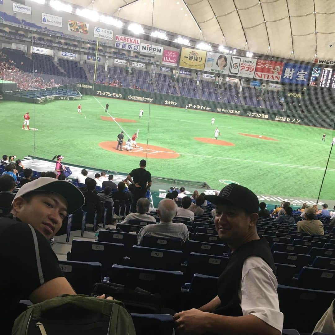 トクサンTVさんのインスタグラム写真 - (トクサンTVInstagram)「MHPSの応援で東京ドームなう。やっぱり社会人は楽しい！学生時代夢見た舞台の一つ。。別の形で参加させて頂き、感謝感謝。。 今日は東京ドームに缶詰やー😏 #トクサンtv #mhps #トヨタ #都市対抗野球 #始球式 #社長 #見守る #天晴 #ライパチ #イニング途中 #すかさず編集 #ジュン #暇そう」7月16日 11時37分 - tokusan_no.0_appare
