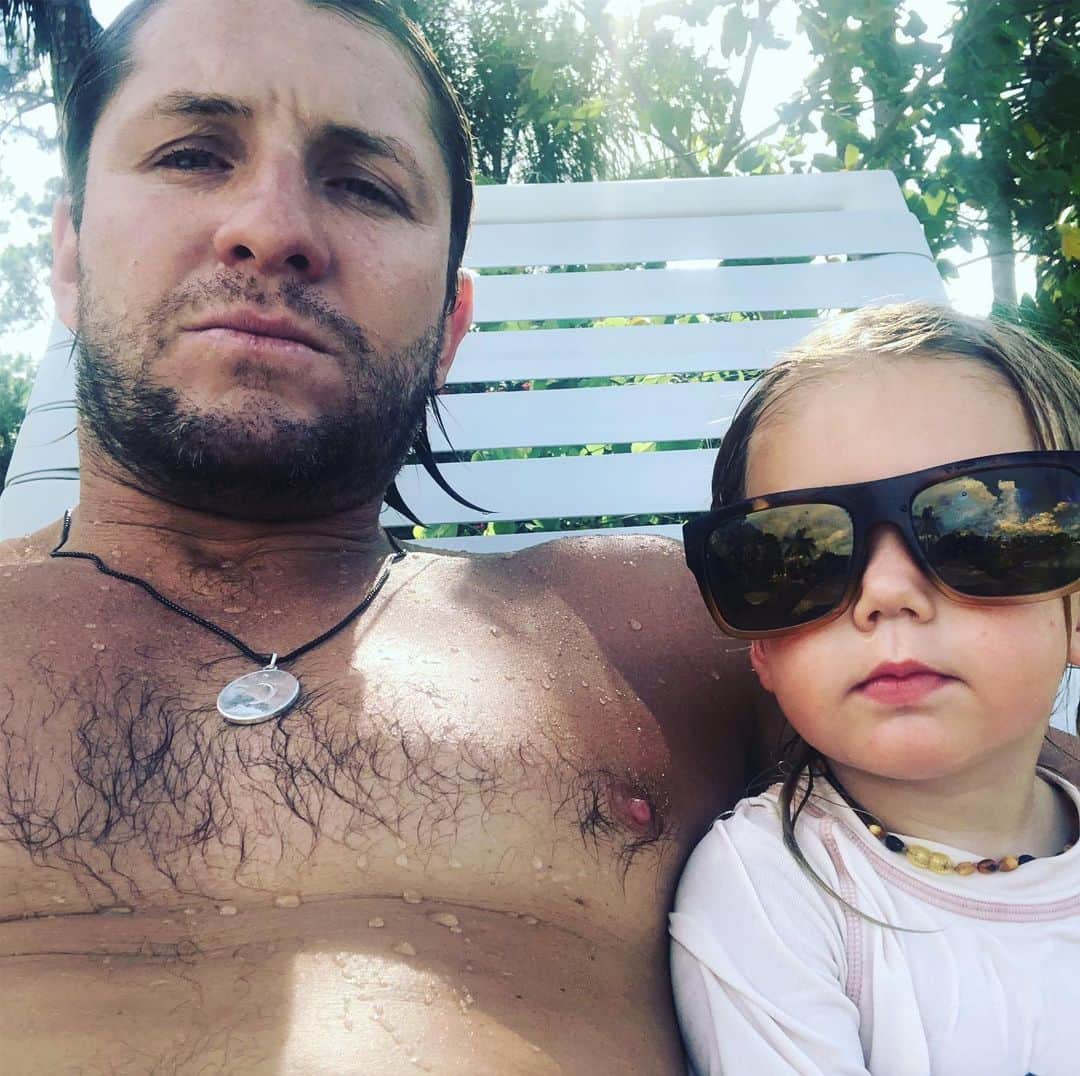 トニー・アゼベドのインスタグラム：「Today Luna learned to swim.....」