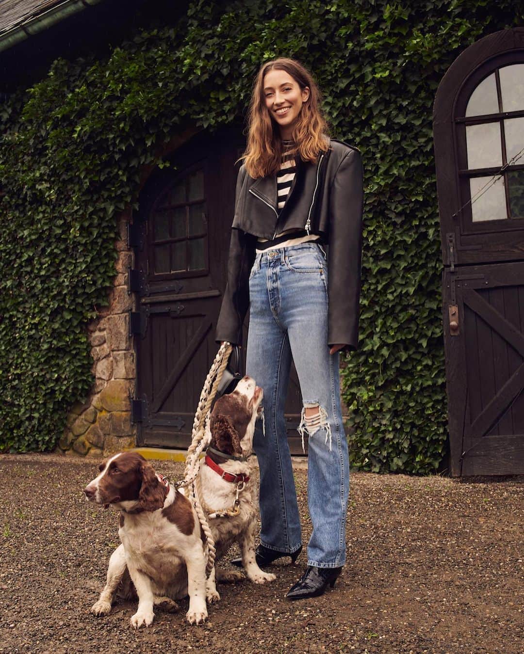 Bergdorf Goodmanさんのインスタグラム写真 - (Bergdorf GoodmanInstagram)「ELEGANCE AT EASE 🖤 @khaite_ny has officially landed at BG and we can’t stop buzzing about it. From their perfect pair of distressed jeans to a luxe cropped leather jacket, consider this brand your new go-to for elevated classics. Available now in store on 6 and online at BG.com. [photo: @jamesbrodribb]」7月16日 11時56分 - bergdorfs